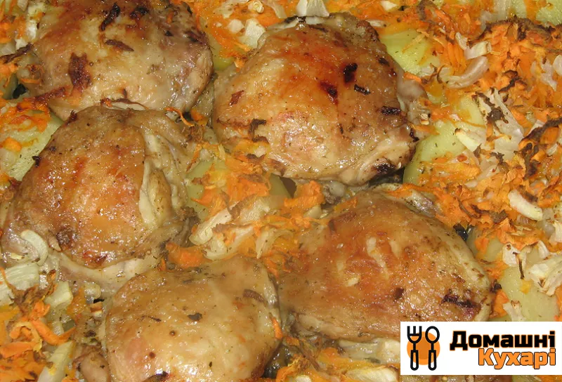 Стегна курячі в духовці з картоплею - фото крок 3
