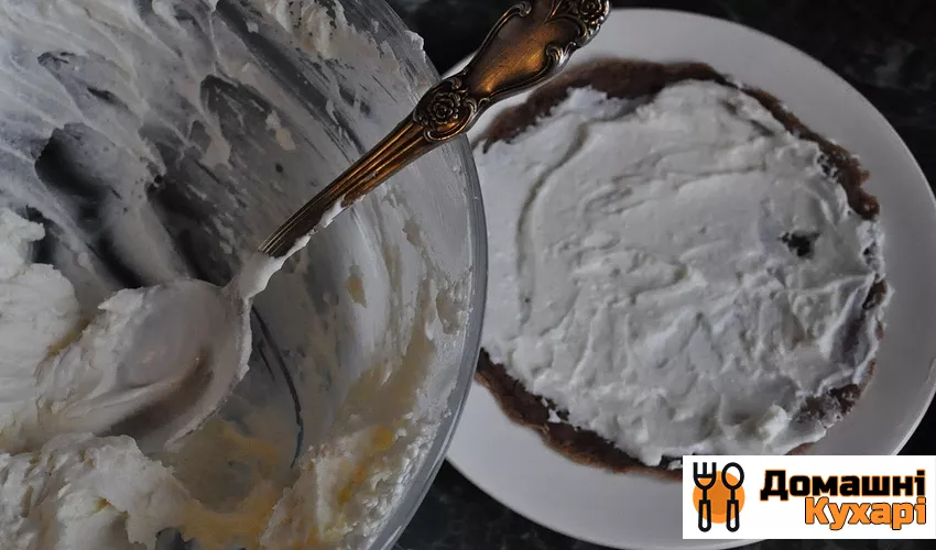 Млинцевий торт з сирним кремом і згущеним молоком - фото крок 2