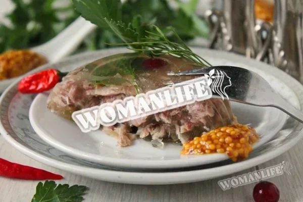 Холодець зі свинячих ніжок і рульок