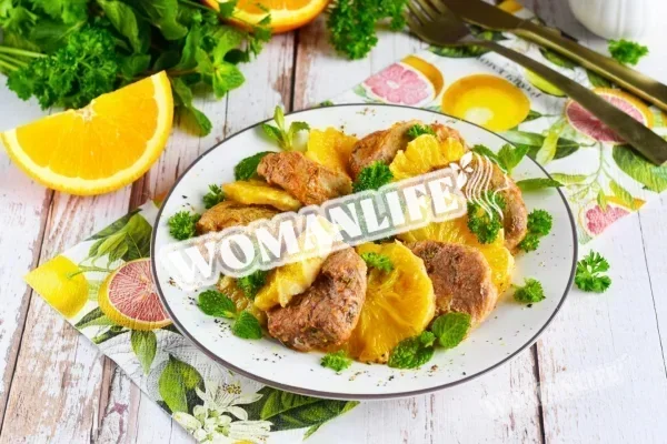 Свинина з апельсинами в духовці