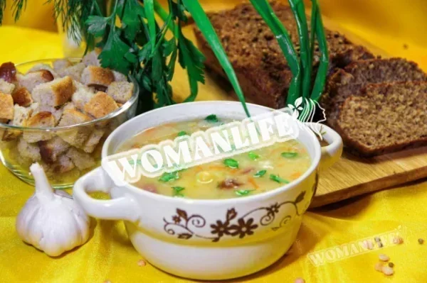 Гороховий суп з копченими ребрами і куркою
