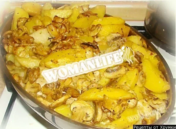 Запечена картопля з куркою в духовці