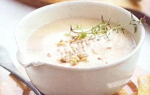 Грибний крем-суп з часниковими грінками