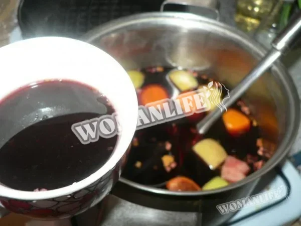 Глінтвейн з приправою Maggi та фруктами
