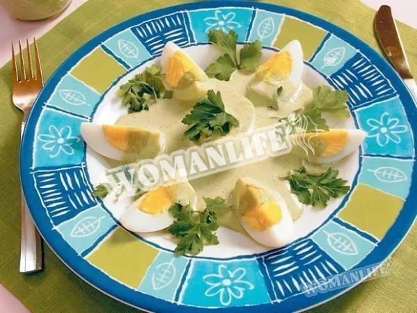 Яйця під зеленим майонезом