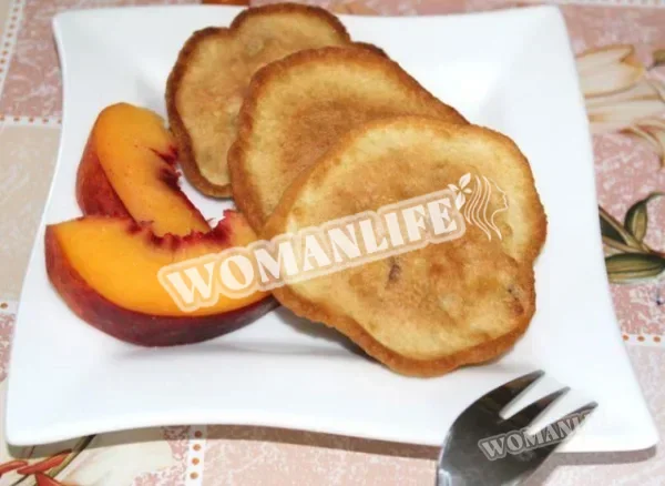 Млинці з персиками