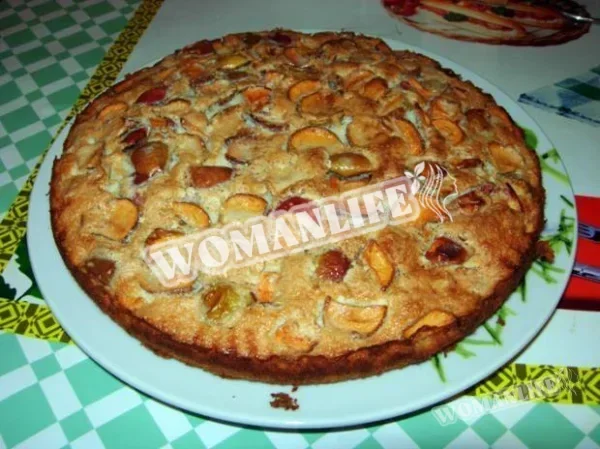 Яблучна шарлотка