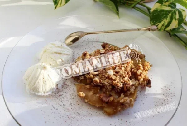 Яблучний десерт з горіхами