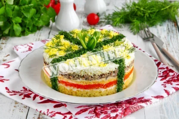 Класичний салат Мімоза з картоплею та консервами