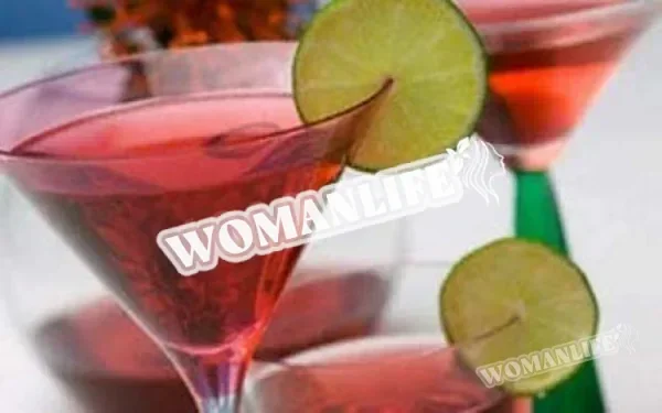 Коктейль Cosmopolitan з апельсиновим лікером