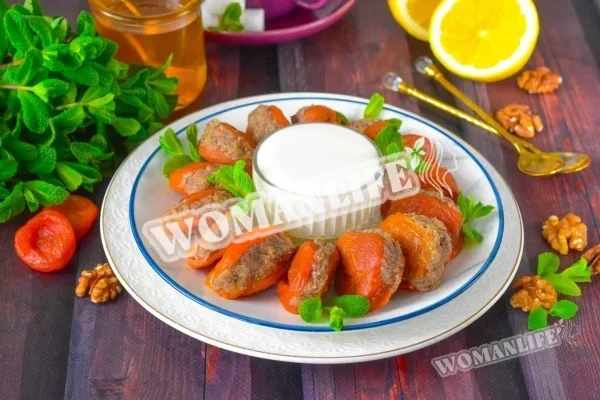 Курага з волоськими горіхами