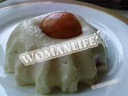 Манний пудинг з абрикосами