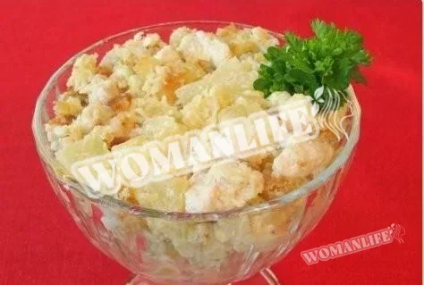 Салат з ананасом і курячим філе