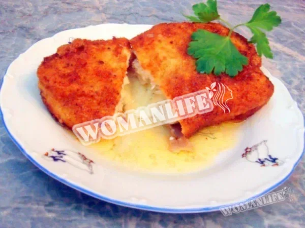 Курячі котлети з сиром в сухарях