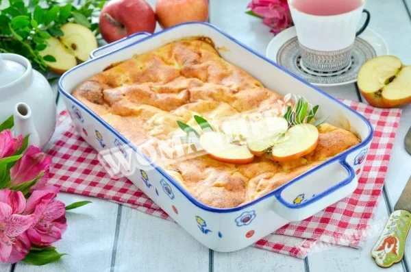 Запіканка з яблуками і сирною крупою