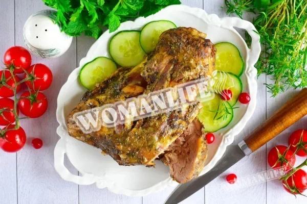Свиняча рулька в мультиварці