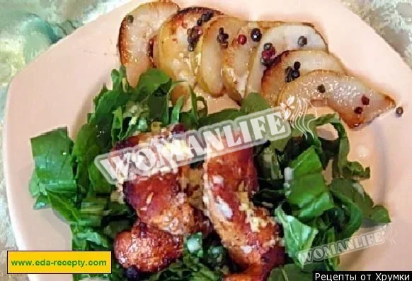 Курячі грудки з карпаччо з груші та соусом