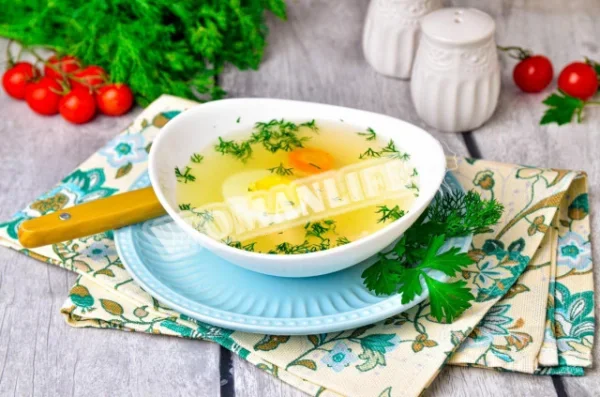 Бульйон з курячої грудки