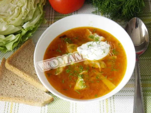 Щі з молодої капусти з куркою
