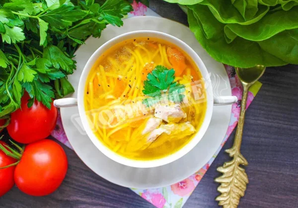 Курячий бульйон з локшиною