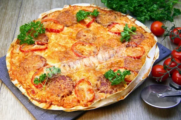 Піца Лаваш в духовці з ковбасою і сиром