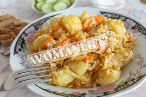 Капуста тушкована з рисом і картоплею
