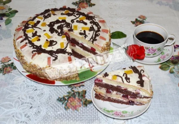 Сметанний торт з вишнями