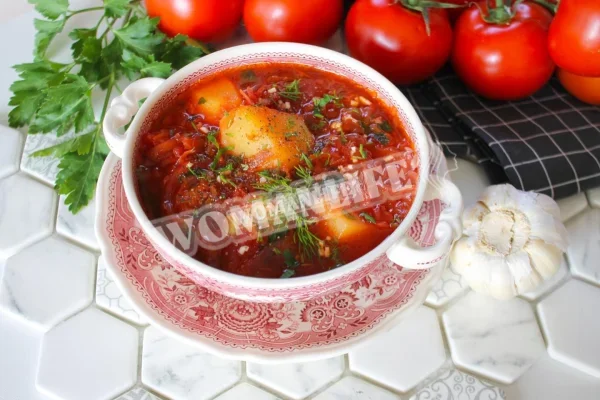 Борщ з квашеною капустою, буряком і куркою