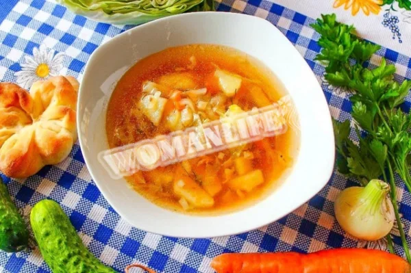 Курячий суп з капустою і картоплею