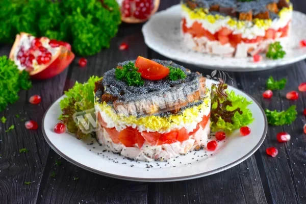 Курячий високий салат з маком