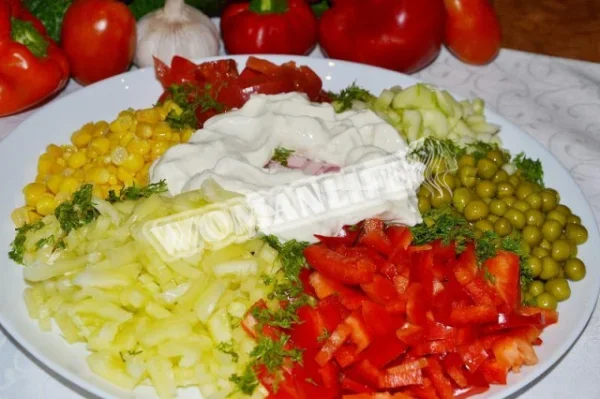 Улюблений салат з ковбасою та овочами