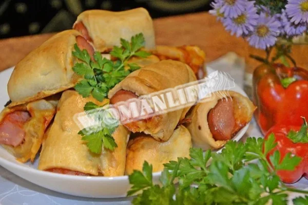 Рулетики з сиром і сосисками