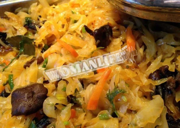 Капуста з опеньками