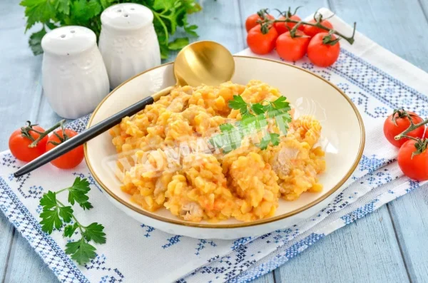Горохова каша з м'ясом