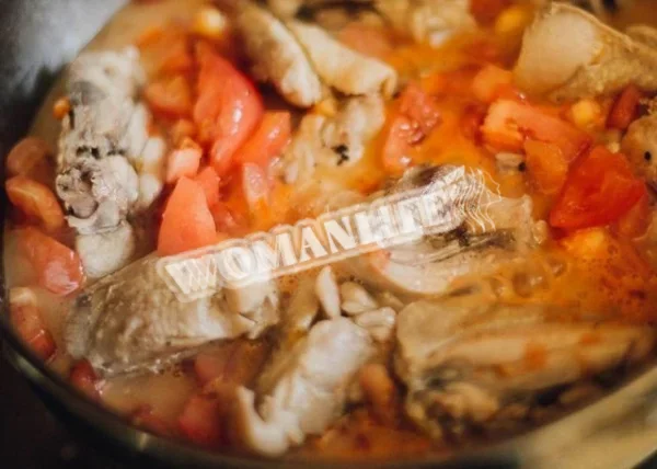 Чахохбілі з курячого філе з помідорами