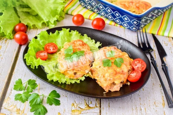 Куряча грудка з грибами і сиром в духовці