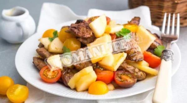 Салат з печінкою і грушею