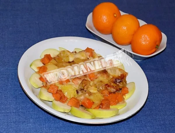 Запечений гарбуз з яблуками, апельсинами, сиром і корицею