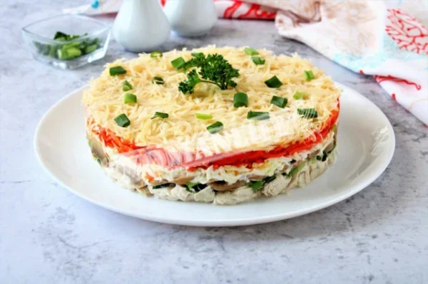 Салат Чоловічі сльози з куркою, грибами та корейською морквою