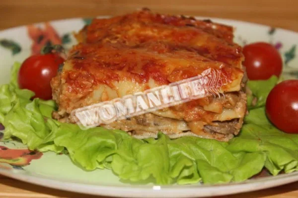М'ясна лазанья з грибним соусом
