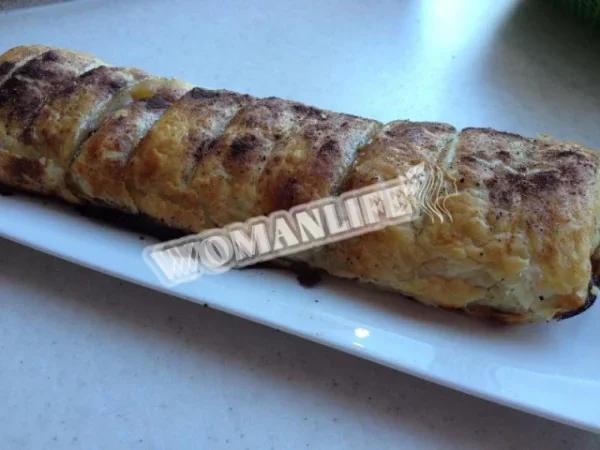 Яблучний штрудель з кислими яблуками
