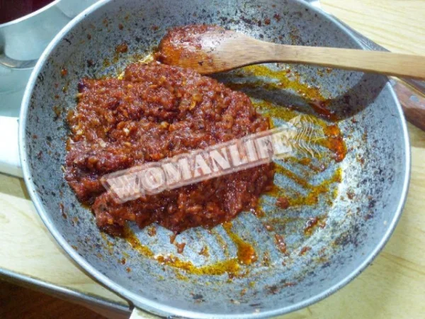 Соус для піци з помідорами та цибулею