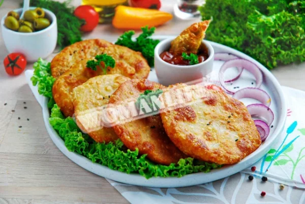 Цибулеві коржики на сковороді
