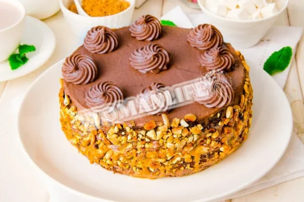 Класичний торт Снікерс з арахісом