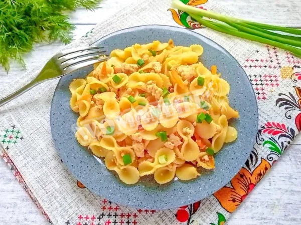 Паста по-флотськи з курячим фаршем в мультиварці