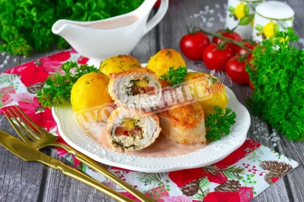 Курячі рулетики у вершковому соусі