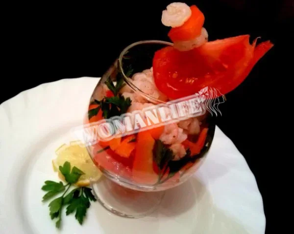 Салат морський коктейль з креветками
