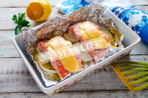 Запечена риба кижуч в духовці