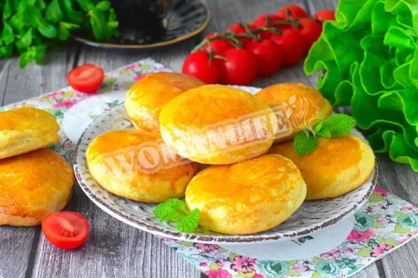 Пиріжки з шинкою і сиром