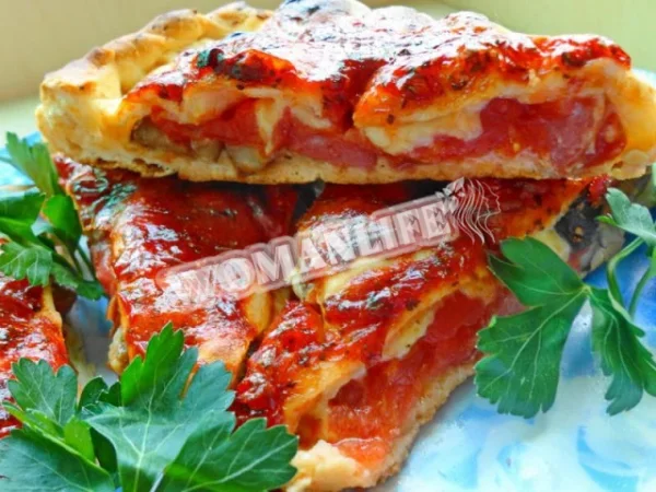 Піца Кальцоне з копченими ковбасками та грибами